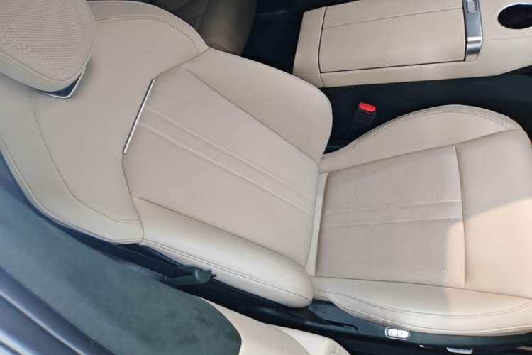 Used Xiaomi Auto YU7 2025 Ultra-Long Range High-Performance All-Wheel-Drive Max Edition Right Front Seat