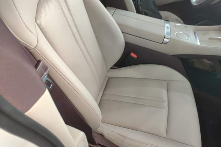 Used Xiaomi Auto YU7 2025 Ultra-Long Range Rear-Wheel Drive Version Right Front Seat