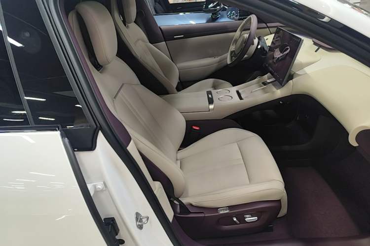 Used Xiaomi Auto YU7 2025 Ultra-Long Range All-Wheel Drive Pro Version Right Front Seat