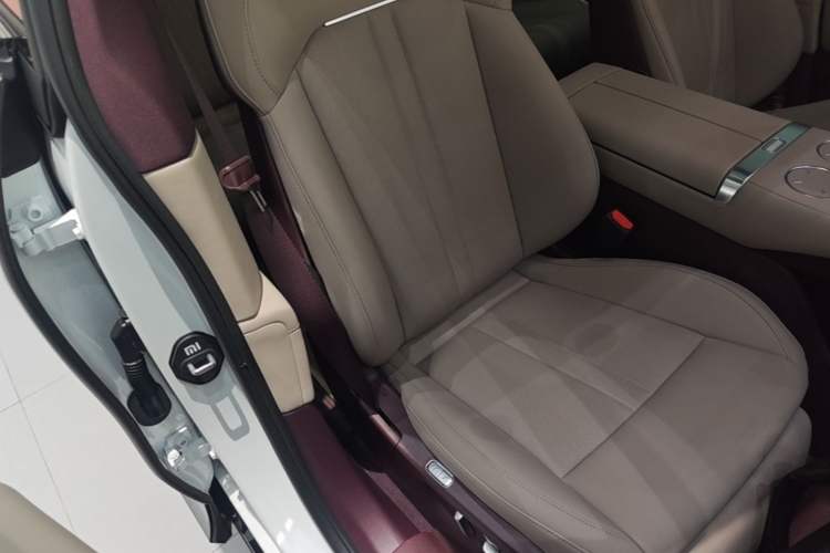 Used Xiaomi Auto YU7 2025 Ultra-Long Range Rear-Wheel Drive Version Right Front Seat