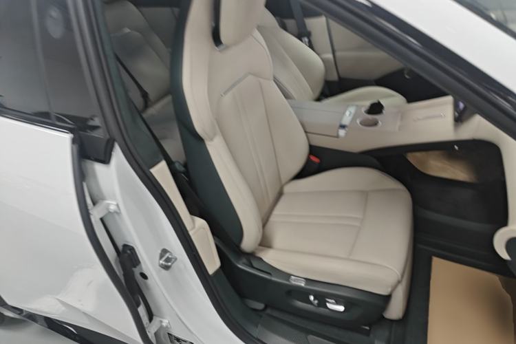 Used Xiaomi Auto YU7 2025 Ultra-Long Range High-Performance All-Wheel-Drive Max Edition Right Front Seat