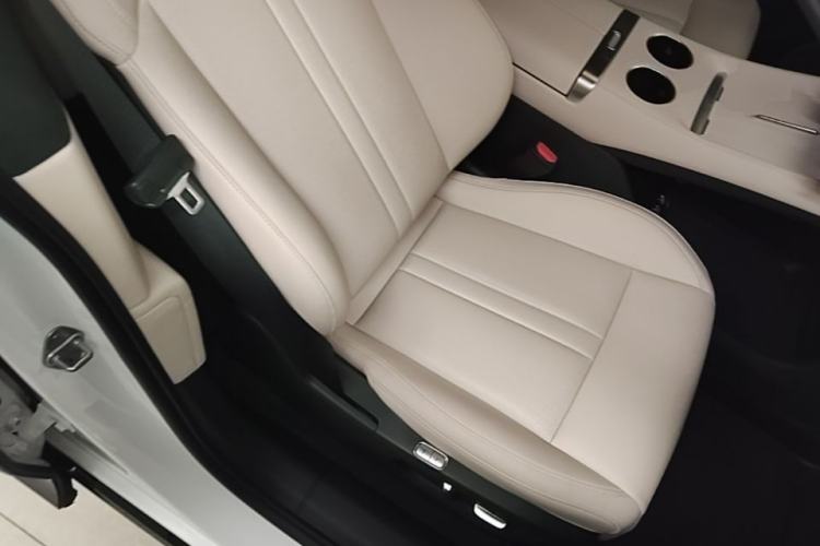 Used Xiaomi Auto YU7 2025 Ultra-Long Range High-Performance All-Wheel-Drive Max Edition Right Front Seat