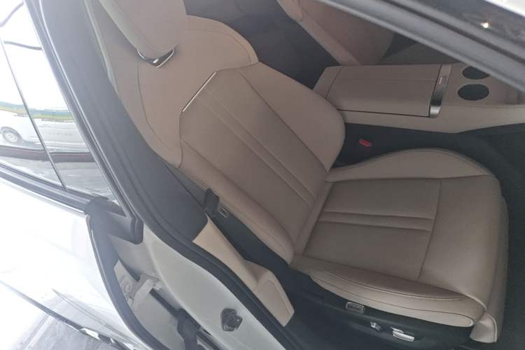Used Xiaomi Auto YU7 2025 Ultra-Long Range High-Performance All-Wheel-Drive Max Edition Right Front Seat
