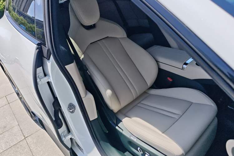 Used Xiaomi Auto YU7 2025 Ultra-Long Range High-Performance All-Wheel-Drive Max Edition Right Front Seat