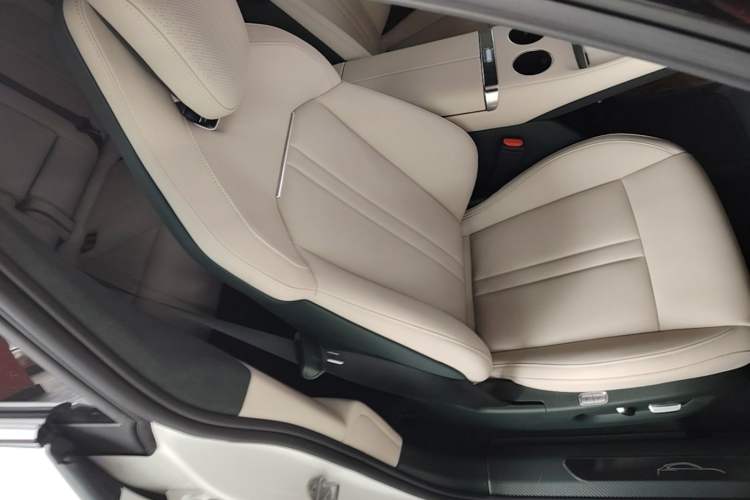 Used Xiaomi Auto YU7 2025 Ultra-Long Range High-Performance All-Wheel-Drive Max Edition Right Front Seat