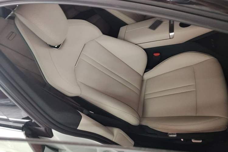 Used Xiaomi Auto YU7 2025 Ultra-Long Range Rear-Wheel Drive Version Right Front Seat
