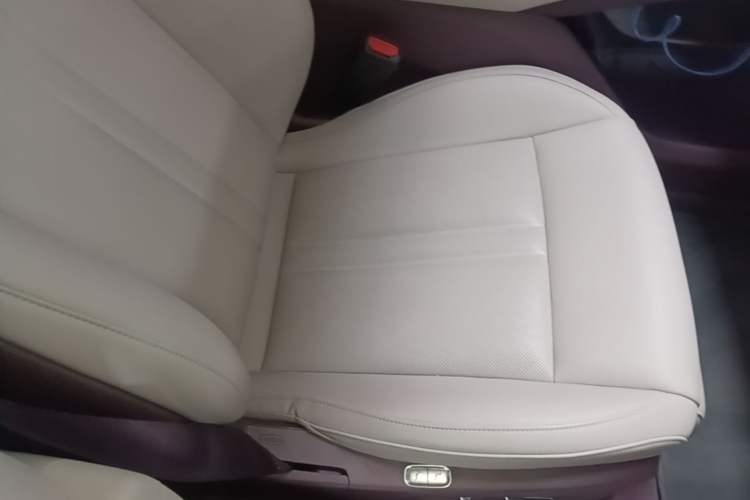 Used Xiaomi Auto YU7 2025 Ultra-Long Range Rear-Wheel Drive Version Right Front Seat
