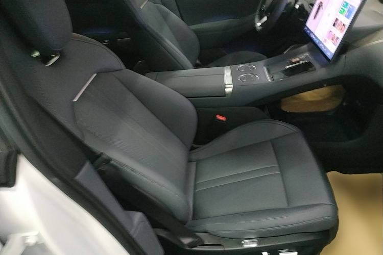 Used Xiaomi Auto YU7 2025 Ultra-Long Range Rear-Wheel Drive Version Right Front Seat