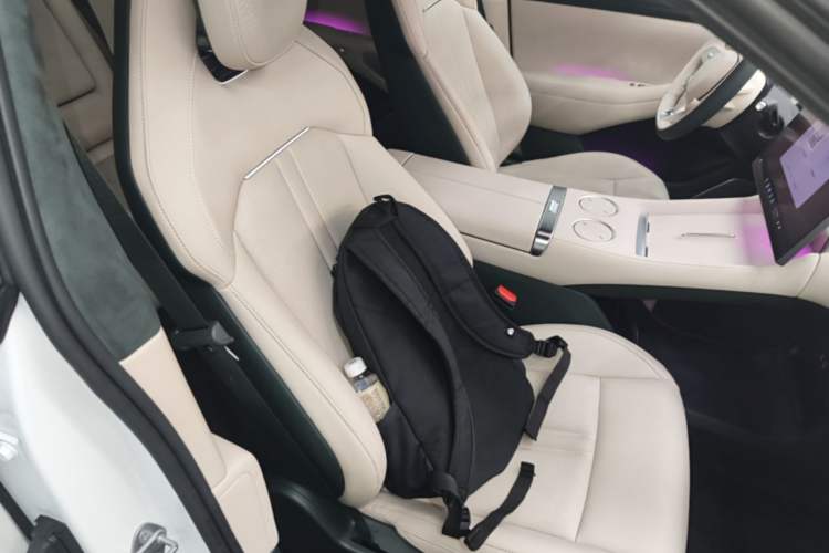 Used Xiaomi Auto YU7 2025 Ultra-Long Range High-Performance All-Wheel-Drive Max Edition Right Front Seat
