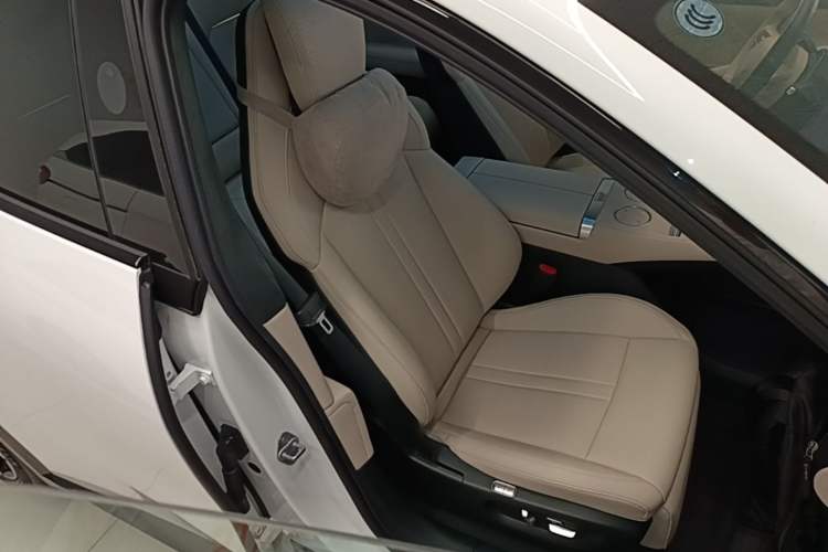 Used Xiaomi Auto YU7 2025 Ultra-Long Range High-Performance All-Wheel-Drive Max Edition Right Front Seat