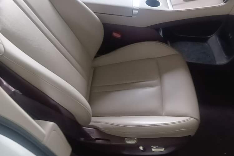 Used Xiaomi Auto YU7 2025 Ultra-Long Range High-Performance All-Wheel-Drive Max Edition Right Front Seat