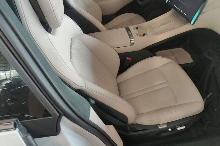Used Xiaomi Auto YU7 2025 Ultra-Long Range High-Performance All-Wheel-Drive Max Edition Right Front Seat