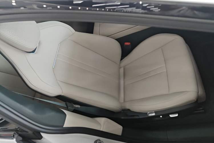 Used Xiaomi Auto YU7 2025 Ultra-Long Range All-Wheel Drive Pro Version Right Front Seat