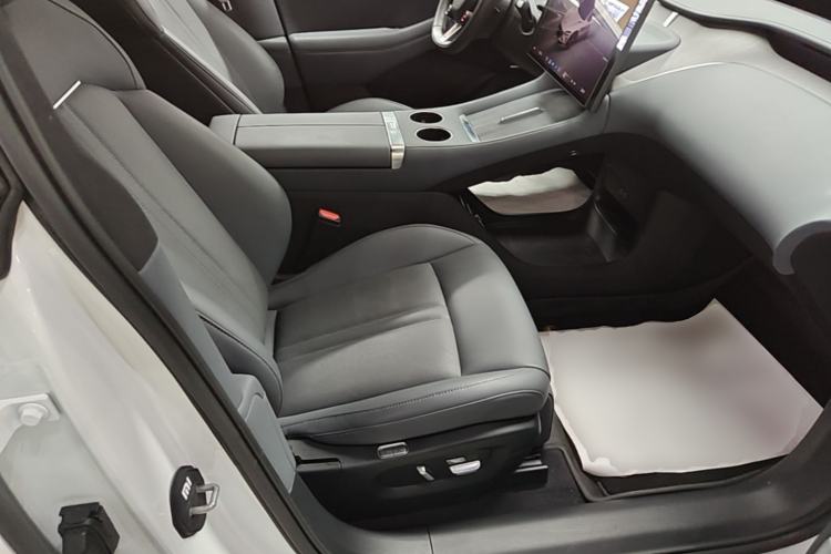 Used Xiaomi Auto YU7 2025 Ultra-Long Range High-Performance All-Wheel-Drive Max Edition Right Front Seat