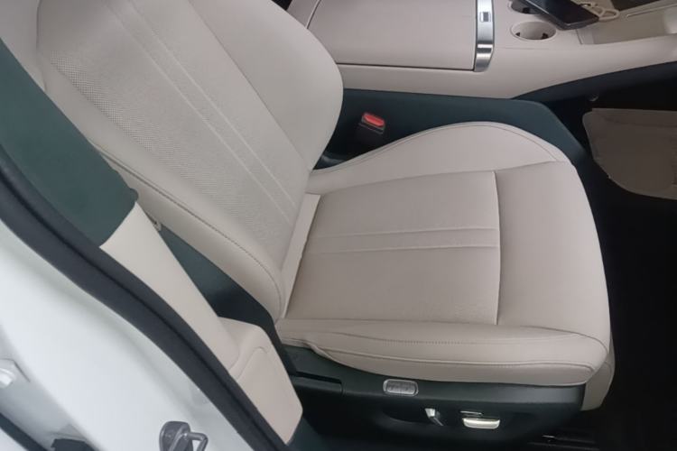 Used Xiaomi Auto YU7 2025 Ultra-Long Range High-Performance All-Wheel-Drive Max Edition Right Front Seat