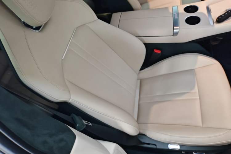 Used Xiaomi Auto YU7 2025 Ultra-Long Range High-Performance All-Wheel-Drive Max Edition Right Front Seat