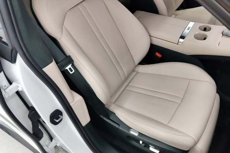 Used Xiaomi Auto YU7 2025 Ultra-Long Range High-Performance All-Wheel-Drive Max Edition Right Front Seat