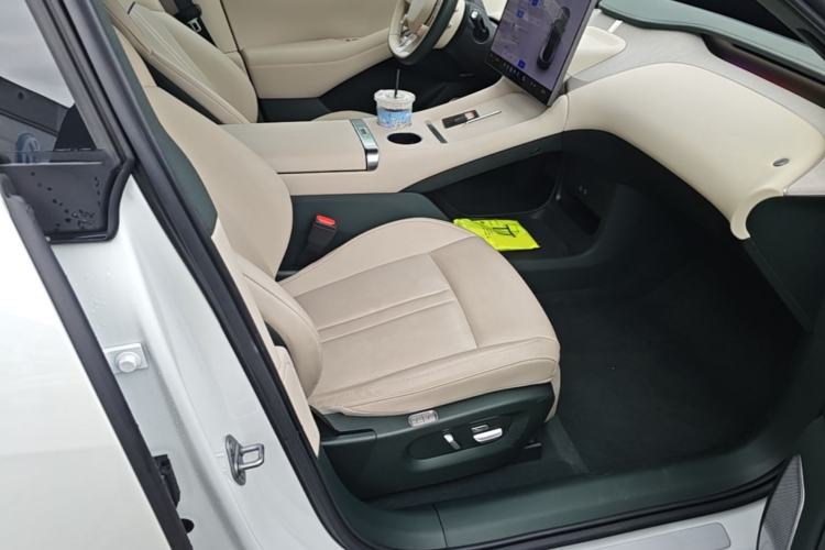 Used Xiaomi Auto YU7 2025 Ultra-Long Range High-Performance All-Wheel-Drive Max Edition Right Front Seat