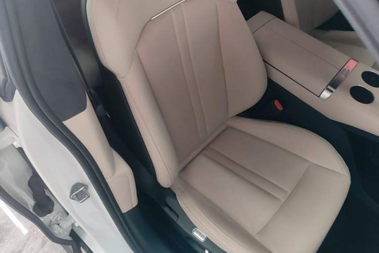Used Xiaomi Auto YU7 2025 Ultra-Long Range High-Performance All-Wheel-Drive Max Edition Right Front Seat