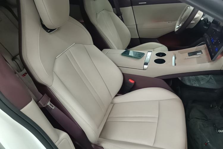 Used Xiaomi Auto YU7 2025 Ultra-Long Range High-Performance All-Wheel-Drive Max Edition Right Front Seat