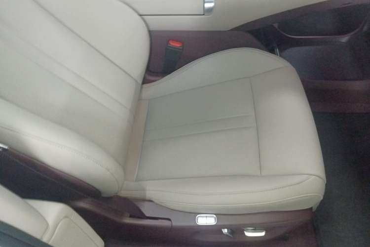 Used Xiaomi Auto YU7 2025 Ultra-Long Range High-Performance All-Wheel-Drive Max Edition Right Front Seat