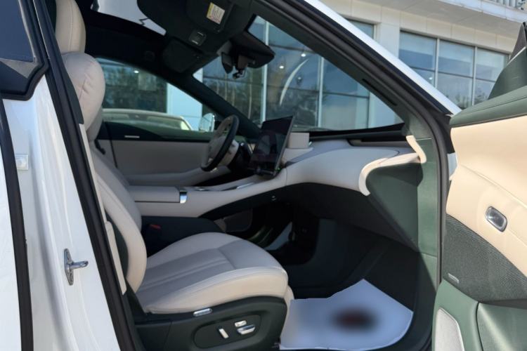 Used Xiaomi Auto YU7 2025 Ultra-Long Range High-Performance All-Wheel-Drive Max Edition Right Front Seat