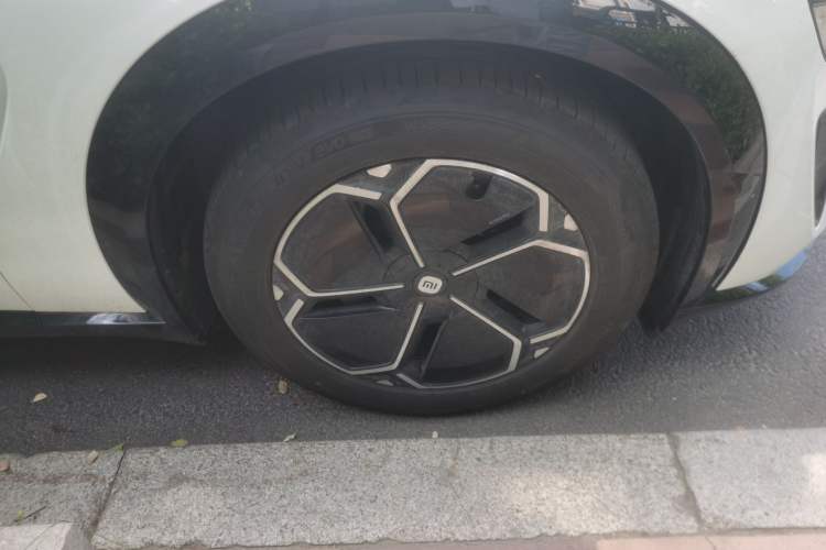 Used Xiaomi Auto YU7 2025 Ultra-Long Range Rear-Wheel Drive Version Right Front Wheel Hub