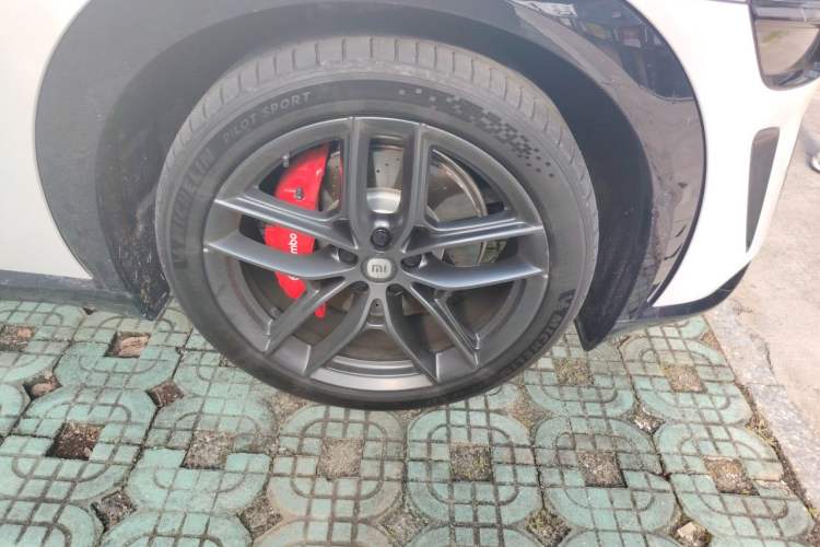 Used Xiaomi Auto YU7 2025 Ultra-Long Range High-Performance All-Wheel-Drive Max Edition Right Front Wheel Hub