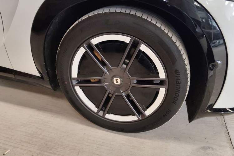Used Xiaomi Auto YU7 2025 Ultra-Long Range All-Wheel Drive Pro Version Right Front Wheel Hub