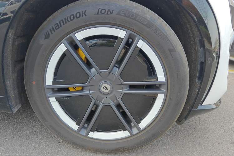 Used Xiaomi Auto YU7 2025 Ultra-Long Range All-Wheel Drive Pro Version Right Front Wheel Hub