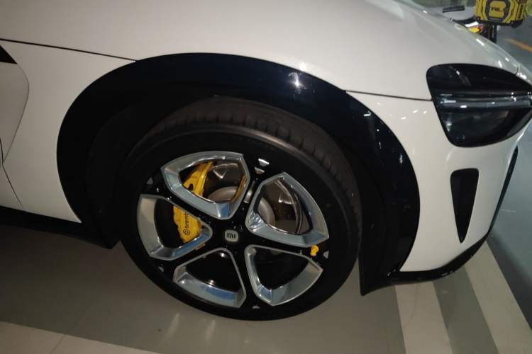 Used Xiaomi Auto YU7 2025 Ultra-Long Range High-Performance All-Wheel-Drive Max Edition Right Front Wheel Hub
