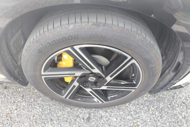 Used Xiaomi Auto YU7 2025 Ultra-Long Range Rear-Wheel Drive Version Right Front Wheel Hub