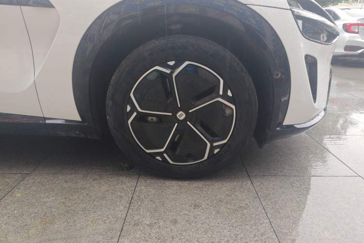 Used Xiaomi Auto YU7 2025 Ultra-Long Range Rear-Wheel Drive Version Right Front Wheel Hub