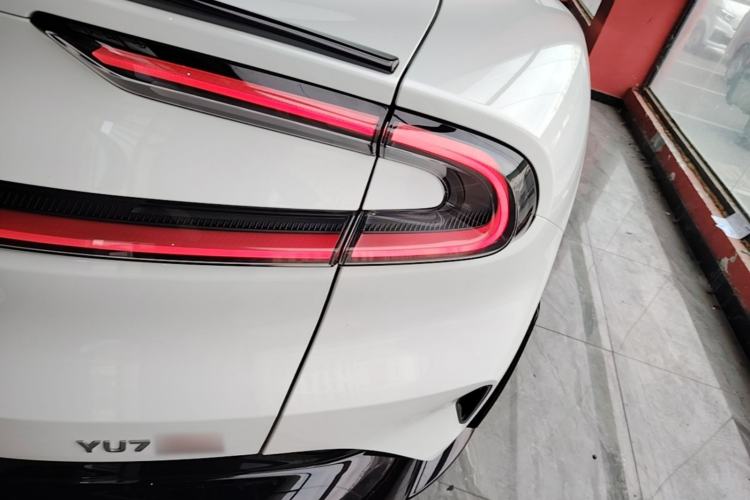 Used Xiaomi Auto YU7 2025 Ultra-Long Range High-Performance All-Wheel-Drive Max Edition Right Rear Taillight