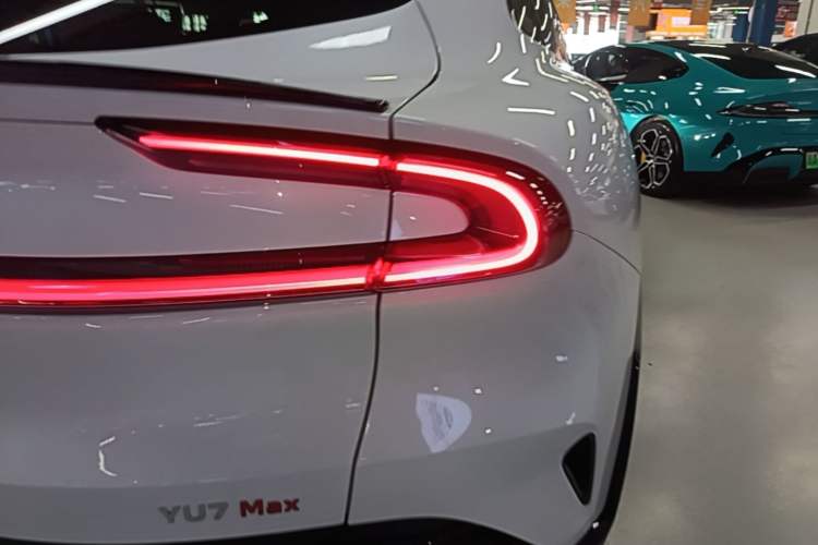 Used Xiaomi Auto YU7 2025 Ultra-Long Range High-Performance All-Wheel-Drive Max Edition Right Rear Taillight