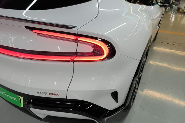 Used Xiaomi Auto YU7 2025 Ultra-Long Range High-Performance All-Wheel-Drive Max Edition Right Rear Taillight