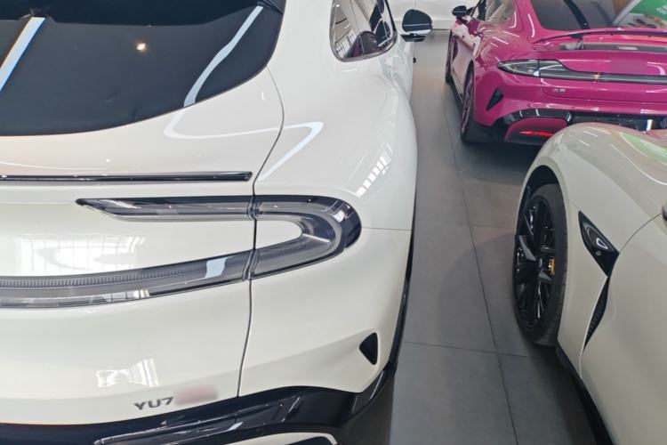Used Xiaomi Auto YU7 2025 Ultra-Long Range High-Performance All-Wheel-Drive Max Edition Right Rear Taillight