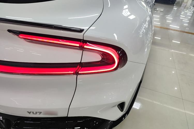Used Xiaomi Auto YU7 2025 Ultra-Long Range All-Wheel Drive Pro Version Right Rear Taillight