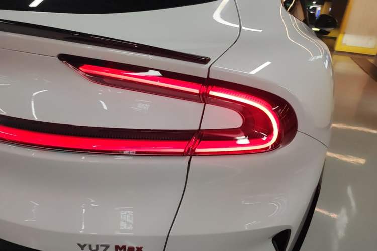 Used Xiaomi Auto YU7 2025 Ultra-Long Range High-Performance All-Wheel-Drive Max Edition Right Rear Taillight