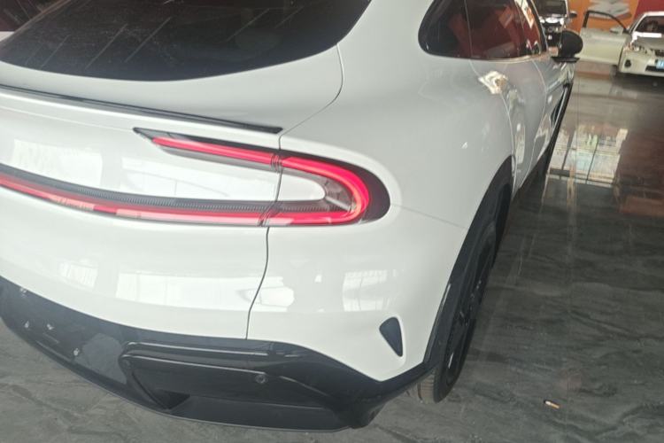 Used Xiaomi Auto YU7 2025 Ultra-Long Range High-Performance All-Wheel-Drive Max Edition Right Rear Taillight