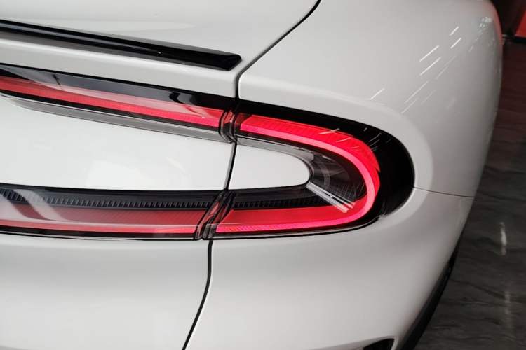 Used Xiaomi Auto YU7 2025 Ultra-Long Range High-Performance All-Wheel-Drive Max Edition Right Rear Taillight