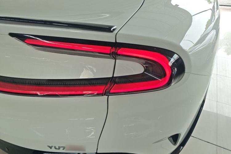 Used Xiaomi Auto YU7 2025 Ultra-Long Range High-Performance All-Wheel-Drive Max Edition Right Rear Taillight