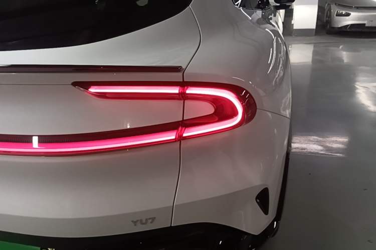 Used Xiaomi Auto YU7 2025 Ultra-Long Range Rear-Wheel Drive Version Right Rear Taillight