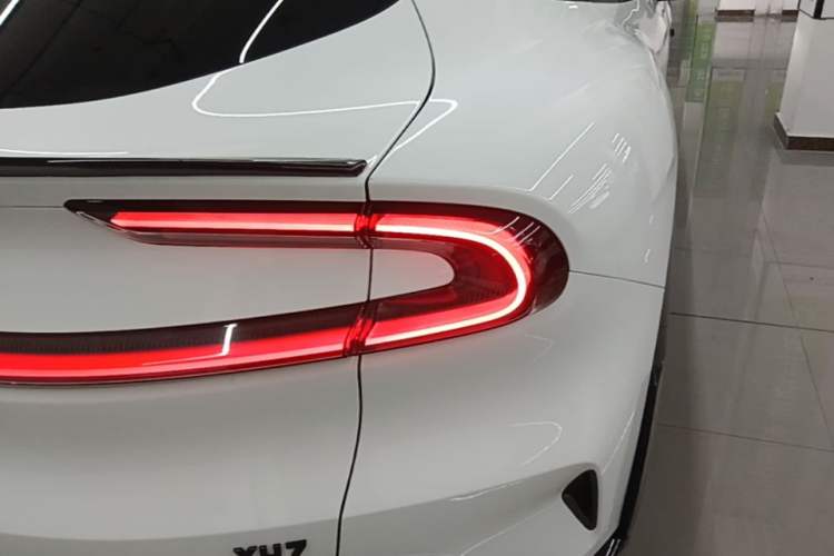 Used Xiaomi Auto YU7 2025 Ultra-Long Range Rear-Wheel Drive Version Right Rear Taillight