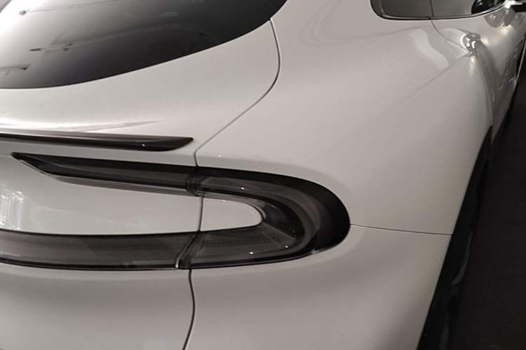Used Xiaomi Auto YU7 2025 Ultra-Long Range High-Performance All-Wheel-Drive Max Edition Right Rear Taillight