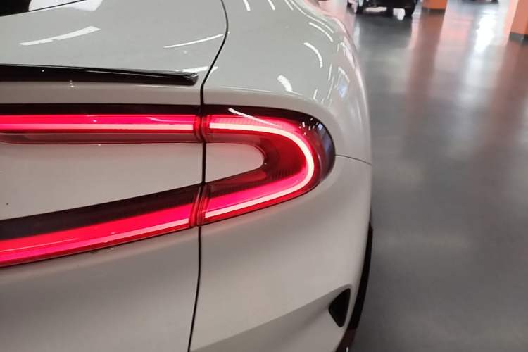 Used Xiaomi Auto YU7 2025 Ultra-Long Range High-Performance All-Wheel-Drive Max Edition Right Rear Taillight