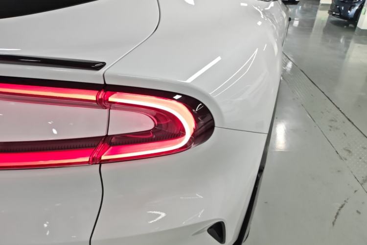 Used Xiaomi Auto YU7 2025 Ultra-Long Range High-Performance All-Wheel-Drive Max Edition Right Rear Taillight