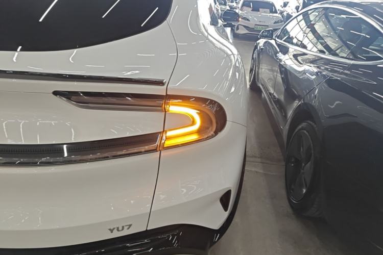 Used Xiaomi Auto YU7 2025 Ultra-Long Range All-Wheel Drive Pro Version Right Rear Taillight