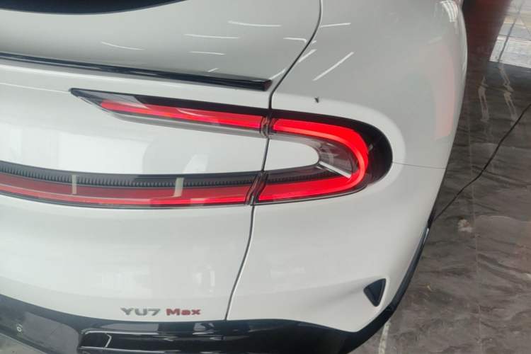 Used Xiaomi Auto YU7 2025 Ultra-Long Range High-Performance All-Wheel-Drive Max Edition Right Rear Taillight