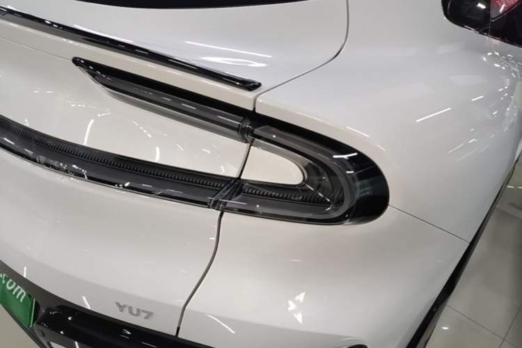 Used Xiaomi Auto YU7 2025 Ultra-Long Range All-Wheel Drive Pro Version Right Rear Taillight